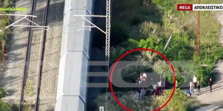 Ρομά κλέβουν μέταλλα από τις ράγες των τρένων εν ώρα δρομολογίων (video)