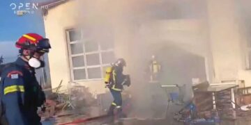 ΕΚΤΑΚΤΟ: Φωτιά σε σούπερ μάρκετ – Νεκρή εντοπίστηκε γυναίκα που είχε εγκλωβιστεί στις φλόγες