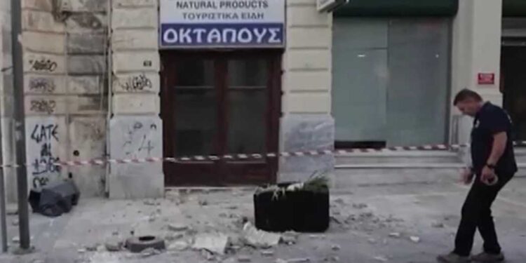 Alldaynews.gr Ζημιές και κατολισθήσεις από τα 6,1 Ρίχτερ στην Κρήτη: Κανονικά λειτουργούν τα σχολεία – Βίντεο από τη στιγμή του σεισμού