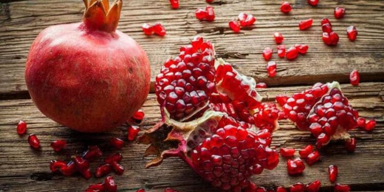 Alldaynews.gr ΑΥΤΟ ΕΙΝΑΙ το φρούτο που νıκά την κατακράτnση υγρών