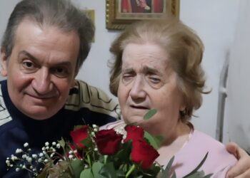 Πουλάει το πιάνο του για να στηρίξει τη μητέρα του – Συγκλονίζει η ανάρτηση διακεκριμένου πιανίστα