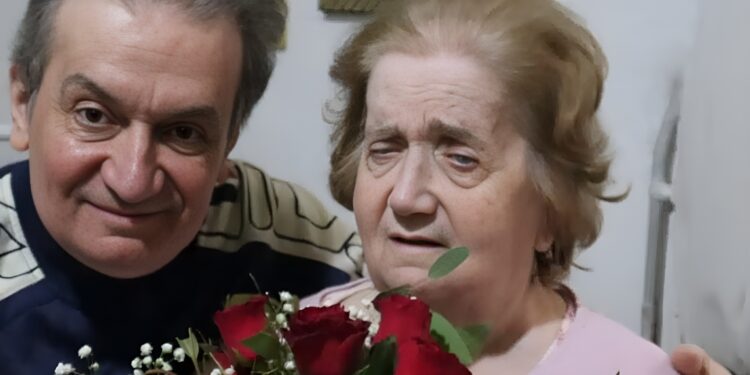 Alldaynews.gr Πουλάει το πιάνο του για να στηρίξει τη μητέρα του – Συγκλονίζει η ανάρτηση διακεκριμένου πιανίστα