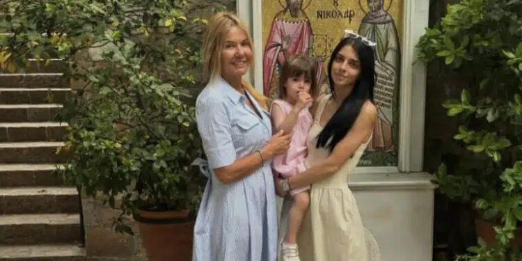 Χριστίνα Παππά: Το τάμα που πραγματοποίησε με την Άννα Μπεζάν και την εγγονή της