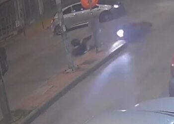 Θεσσαλονίκη: Οδηγός μηχανής εκσφενδονίστηκε στον αέρα έπειτα από σφοδρή σύγκρουση με ΙΧ (video)