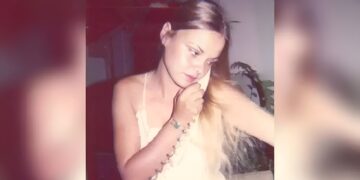 Alldaynews.gr Πήγε για τσιγάρα και βρέθηκε νεκρή σε έναν σκαραβαίο – 50 χρόνια μετά ο γιος της μαθαίνει την αλήθεια