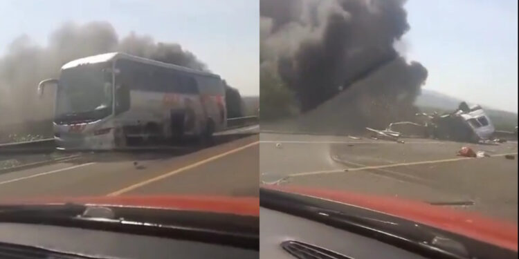 Alldaynews.gr Τραγωδία: Τουλάχιστον 21 νεκροί σε αδιανόητο τροχαίο με ΙΧ, λεωφορείο και εταιρικό βαν γεμάτο υπαλλήλους (video)