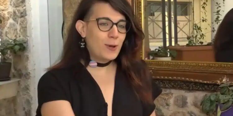 Alldaynews.gr Η πρώτη διεμφυλική γυναίκα πρόεδρος ελληνικού κόμματος