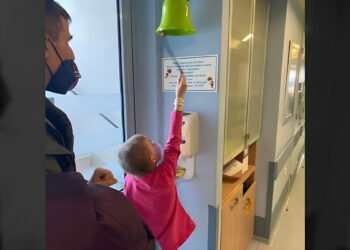 Συγκίνηση: H Τριανταφυλλιά χτύπησε το καμπανάκι της νίκης μετά από σκληρή μάχη με τον καρκίνο