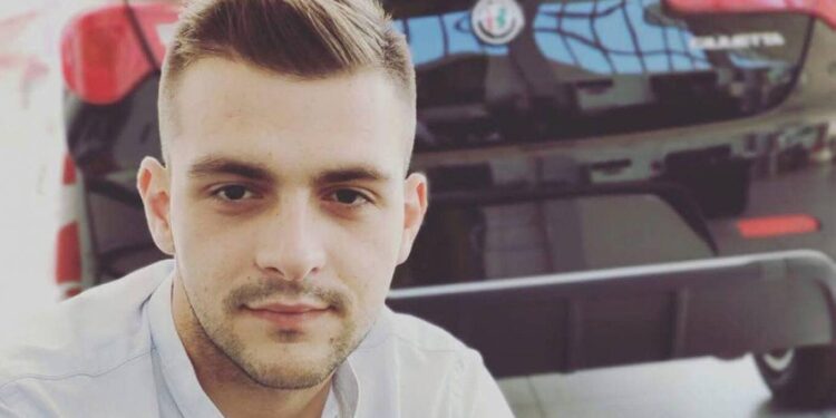 Μητέρα του Στέφανου: «Έλαμπε ο κόσμος όταν χαμογελούσε, να αγκαλιάζετε τα παιδιά σας»