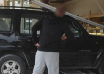 Τραγικός θάνατος για πελάτισσα: Αυτοκίνητο «καρφώθηκε» σε τζαμαρία καταστήματος και τη σκότωσε