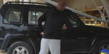Alldaynews.gr Τραγικός θάνατος για πελάτισσα: Αυτοκίνητο «καρφώθηκε» σε τζαμαρία καταστήματος και τη σκότωσε