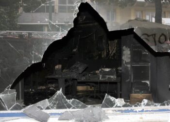 «Τα πιο ασφαλή τζάμια είναι τα triplex γιατί και να σπάσει το γυαλί δεν το αφήνει να πέσει κάτω» λέει ειδικός για την τραγωδία με την 7χρονη στην Καλλιθέα