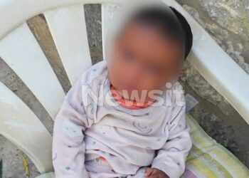 Μόνο του στο νοσοκομείο το μωρό που παράτησαν δίπλα στα σκουπίδια στον Άλιμο – Κανείς από την οικογένεια δεν το επισκέφθηκε