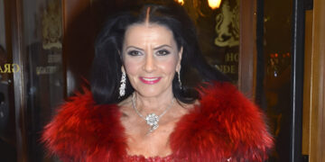 Alldaynews.gr Λούζεται κάθε 8 μέρες και τρώει 3 πράγματα για πρωινό: Η 90χρονη Ζωζώ Σαπουντζάκη εξηγεί τα μuστικά νεότητάς της