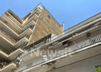 Θεσσαλονίκη: «Έλιωνε από το κλάμα, το άφηναν κάθε βράδυ έξω» λέει γειτόνισσα για το μωρό που το κλείδωσαν στο μπαλκόνι