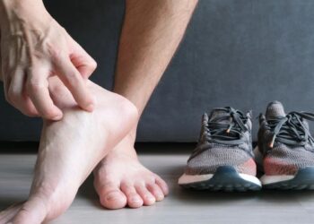 ΑΥΤΑ ΕΙΝΑΙ τα σημάδια στα πόδια που δείχνουν βλάβη στα νεφρά