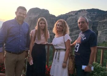 Alldaynews.gr Συγκλονίζουν ο «κολλητός» και οι συνάδελφοί της στο «αντίο» τους στην αδικοχαμένη καθηγήτρια – Το τελευταίο αντίο στην 52χρονη