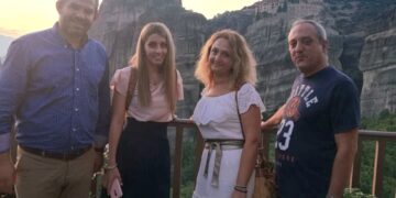 Alldaynews.gr Συγκλονίζουν ο «κολλητός» και οι συνάδελφοί της στο «αντίο» τους στην αδικοχαμένη καθηγήτρια – Το τελευταίο αντίο στην 52χρονη