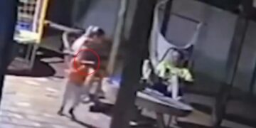 Τραγωδία: 2χρονος πυροβόλησε κατά λάθος τη μητέρα του με το όπλο του πατέρα του (video)