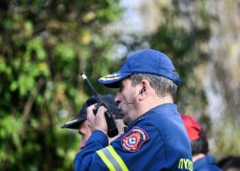 ΕΚΤΑΚΤΟ: Χωρίς τις αισθήσεις του εντοπίστηκε στο βάθος του γκρεμού ο αγνοούμενος ορειβάτης