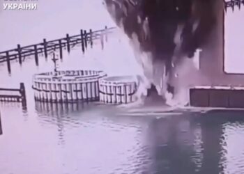 Ουκρανία: Νέο εντυπωσιακό πλήγμα στην Ρωσία με εκρηκτικά στην Γέφυρα της Κριμαίας – Η στιγμή της επίθεσης