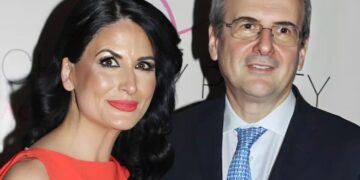 Alldaynews.gr Πόπη Καλαϊτζή για Κωστή Χατζηδάκη: «Μου έδωσε το μονόπετρο μέσα σε ένα γιαούρτι»