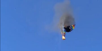 Τραγωδία: Οκτώ νεκροί από πτώση αερόστατου – Η συγκλονιστική στιγμή που πέφτει από τον ουρανό