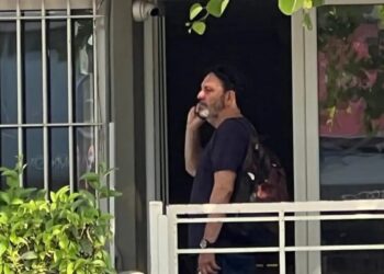 Νύχτα στα κρατητήρια για τον Στάθη Αγγελόπουλο – Τον «καίει» η κατάθεση αστυνομικού της Άμεσης Δράσης