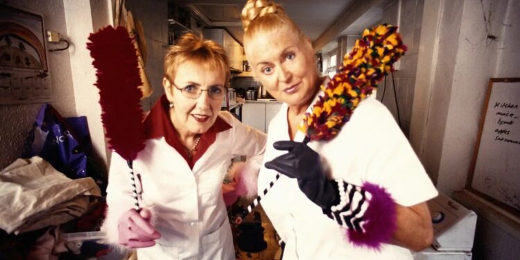 Η άγνωστη τραγωδία της Κιμ Γούντμπερν από το «How Clean Is Your House?»: Έθαψε με τα χέρια της το νεογέννητο νεκρό μωρό της