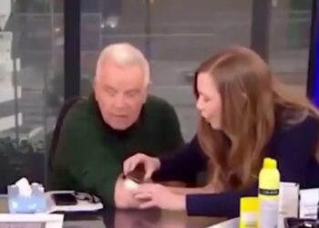 Παρουσιαστής μαθαίνει on air ότι έχει καρκίνο του δέρματος – «Ήταν μεγάλη έκπληξη για μένα»