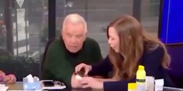 Παρουσιαστής μαθαίνει on air ότι έχει καρκίνο του δέρματος – «Ήταν μεγάλη έκπληξη για μένα»