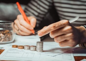 Πόσα χρήματα πρέπει να ‘χεις αποταμιεύσει μέχρι τα 50 για να νιώθεις ασφάλεια