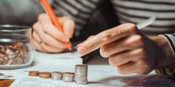 Alldaynews.gr Πόσα χρήματα πρέπει να ‘χεις αποταμιεύσει μέχρι τα 50 για να νιώθεις ασφάλεια