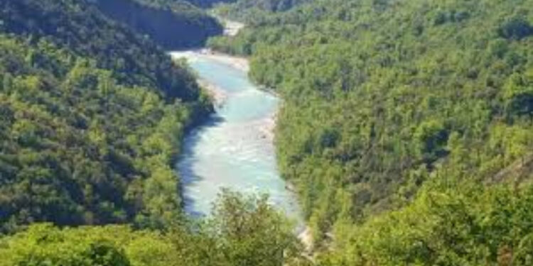 Alldaynews.gr Δύο ανήλικοι ανασύρθηκαν χωρίς τις αισθήσεις τους από τον ποταμό Άραχθο