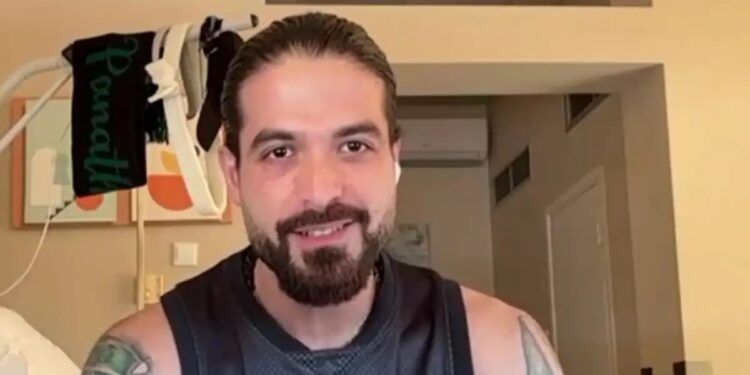 Άρης Μουγκοπέτρος: «Πραγματικά έχω χάσει 2,5 δάχτυλα, για την ακρίβεια 3, δεν αντέχω να πιάσω κλαρίνο στα χέρια μου»