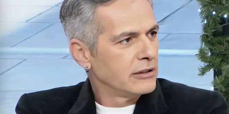 Alldaynews.gr Από τις καλοπληρωμένες σειρές, εργάτης στην οικοδομή: Η φωτογραφία από τη νέα δουλειά του Μάριου Αθανασίου