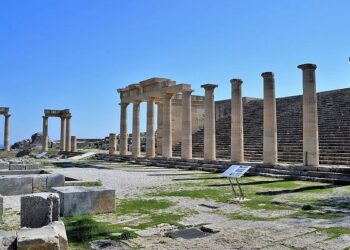 Γερμανοί τουρίστες έριξαν με κλωτσιές τοιχίο του ιστορικού κάστρου Φερακλού στη Ρόδο