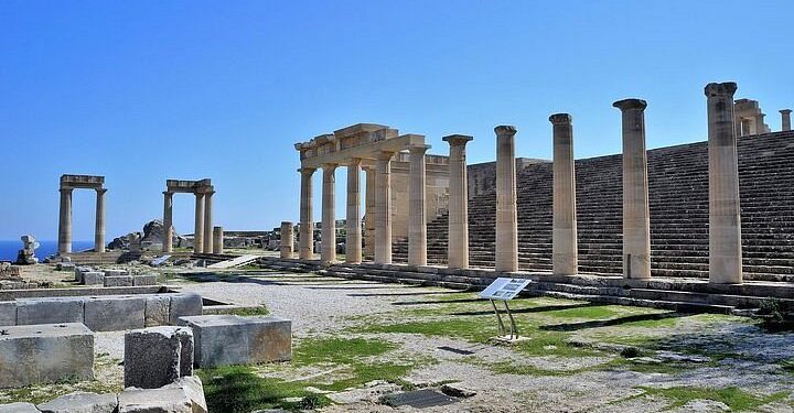 Γερμανοί τουρίστες έριξαν με κλωτσιές τοιχίο του ιστορικού κάστρου Φερακλού στη Ρόδο