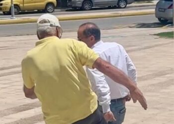 Πρωτοφανές περιστατικό στη Ραφήνα: Πρώην δήμαρχος επιτέθηκε με κλωτσιές στον Ευάγγελο Μπουρνούς