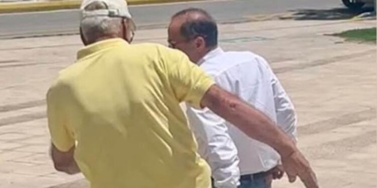 Πρωτοφανές περιστατικό στη Ραφήνα: Πρώην δήμαρχος επιτέθηκε με κλωτσιές στον Ευάγγελο Μπουρνούς