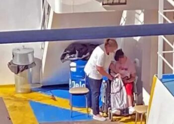 Δεν θα το δείξει κανένα κανάλι: Παιδί ΑμεΑ έμεινε 45′ σε γκαράζ γιατί δεν υπήρχε ράμπα στο φεριμπότ