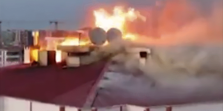 Οικογενειακή τραγωδία: Μεγάλη φωτιά σε διαμέρισμα – Νεκρή η μητέρα και τα παιδιά της (video)