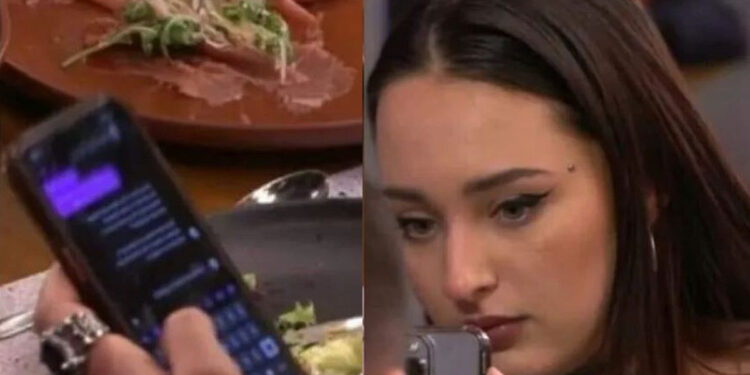 «Μωρό μου είμαι στο First Dates, με έναν βλ@κ@»: Λαρισαία πήγε στο ριάλιτι αγάπης κι έστελνε μήνυμα στον σύντροφό της