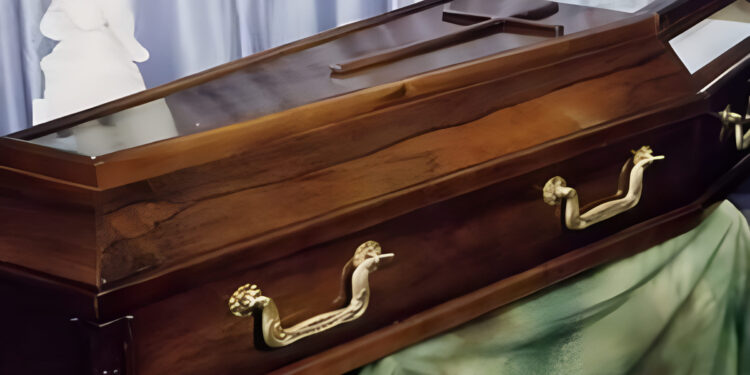 Alldaynews.gr Νεκρή άνοιξε τα μάτια στην κηδεία της – Μεταφέρθηκε στο νοσοκομείο όπου αναρρώνει