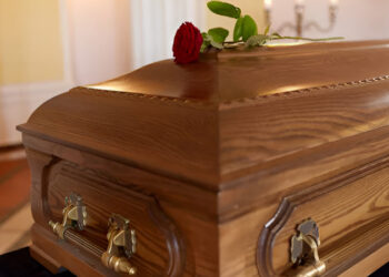 Συγκλονιστικό περιστατικό σε κηδεία: Η νεκρή άνοιξε τα μάτια – Έτρεχαν πανικόβλητοι οι συγγενείς