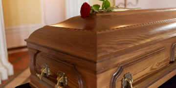 Συγκλονιστικό περιστατικό σε κηδεία: Η νεκρή άνοιξε τα μάτια – Έτρεχαν πανικόβλητοι οι συγγενείς