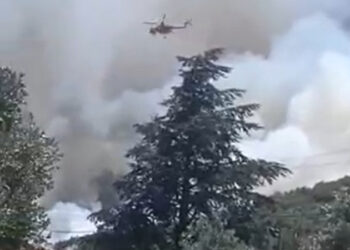 Εκκενώνεται το Άνω Σούλι – Εκτός ελέγχου η φωτιά στον Μαραθώνα