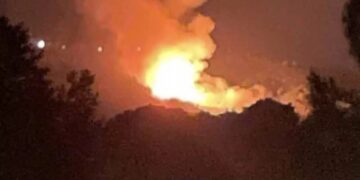 ΕΚΤΑΚΤΟ: ΜΕΓΑΛΗ ΦΩΤΙΑ ΤΩΡΑ ΣΕ ΕΛΛΗΝΙΚΟ ΝΗΣΙ ΜΕΣΑ ΣΤΗ ΝΥΧΤΑ – ΣΥΝΑΓΕΡΜΟΣ ΣΤΗΝ ΠΥΡΟΣΒΕΣΤΙΚΗ