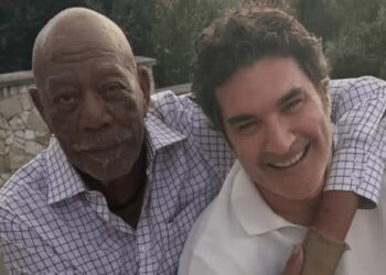 Στους Παξούς ο Μόργκαν Φρίμαν παρέα με τον Χριστόφορο Παπακαλιάτη