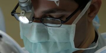 Alldaynews.gr Χειροπέδες σε καρδιοχειρουργό που πιάστηκε επ’ αυτοφώρω να παίρνει φακελάκι (video)
